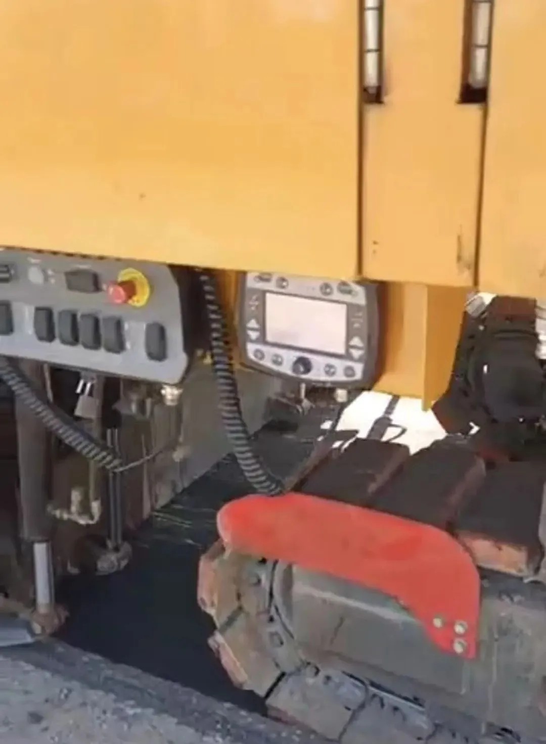 让铣刨设备操控更省心的找平显示控制器——考思特电子年度优秀项目之三